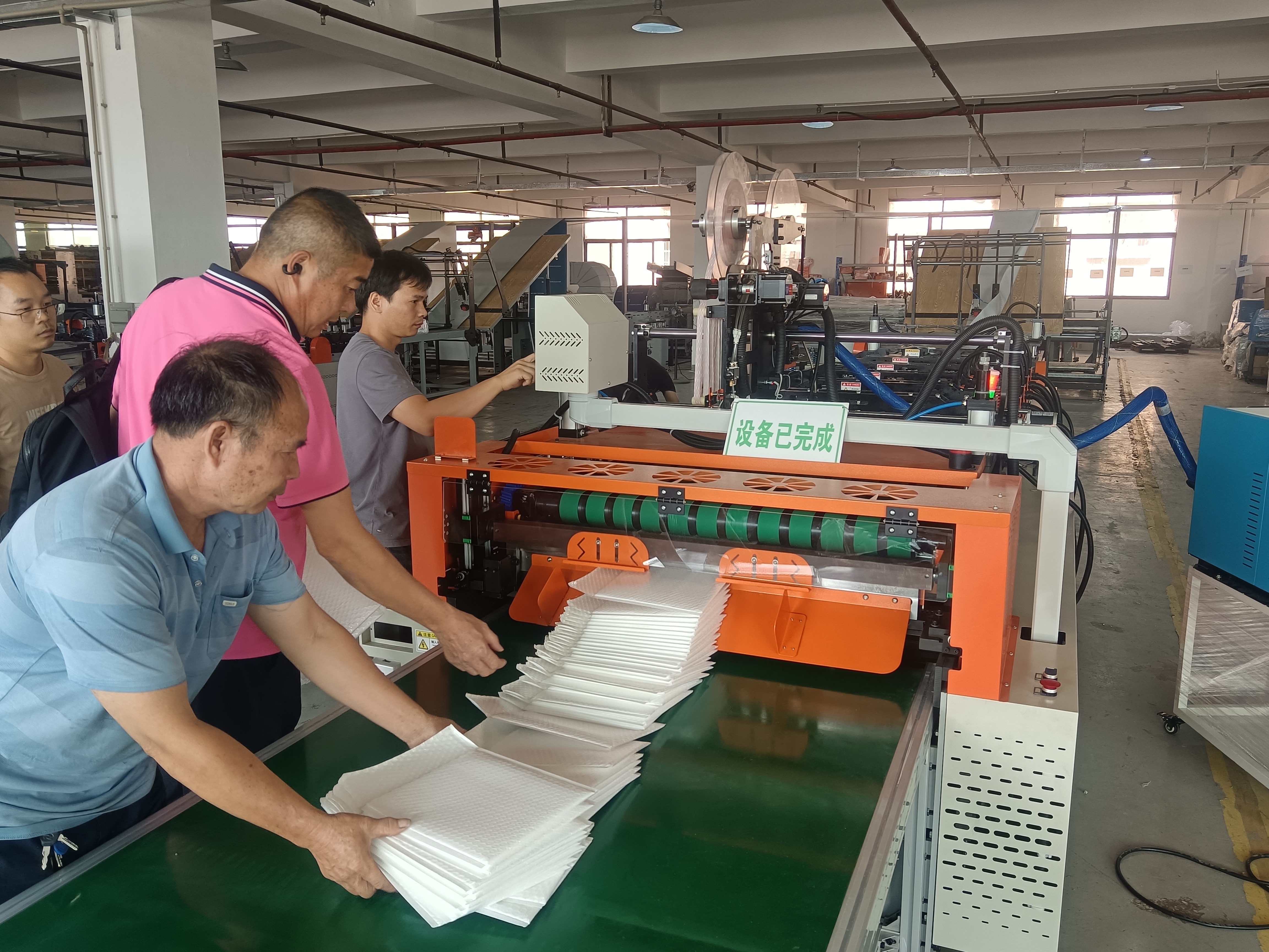 Máquina para hacer bolsas con sobre de burbujas