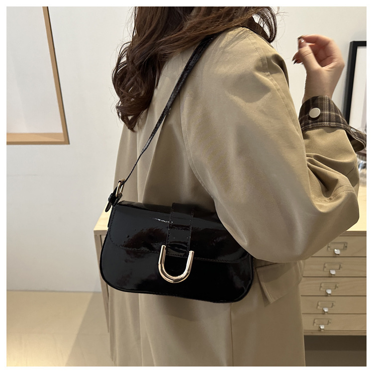 高級感包包女復古酒紅色馬蹄扣時尚手提腋下包肩斜挎包