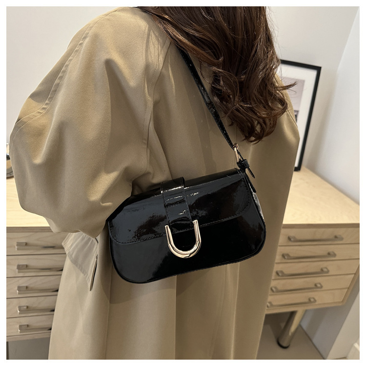 高級感包包女復古酒紅色馬蹄扣時尚手提腋下包肩斜挎包