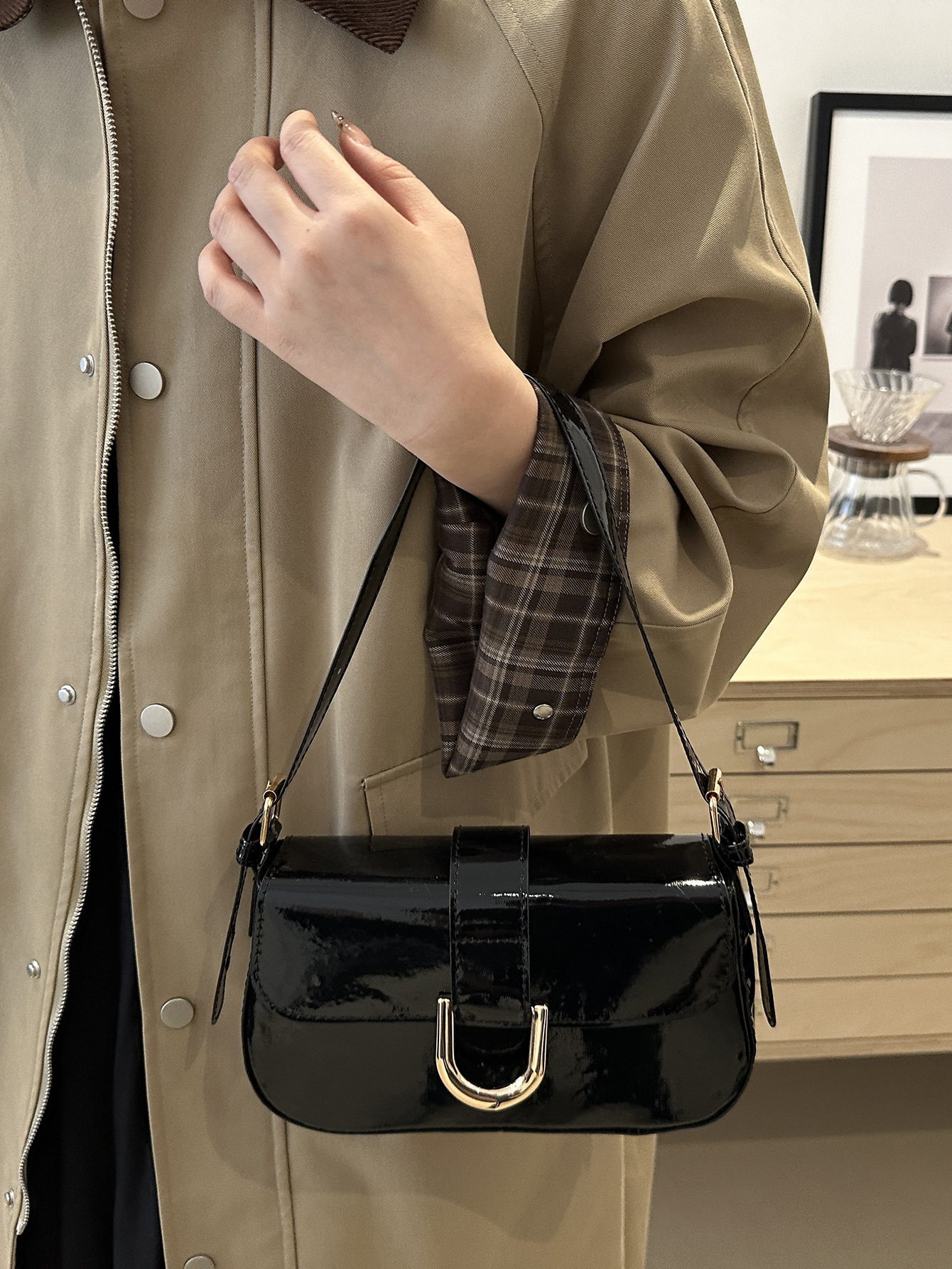 高級感包包女復古酒紅色馬蹄扣時尚手提腋下包肩斜挎包